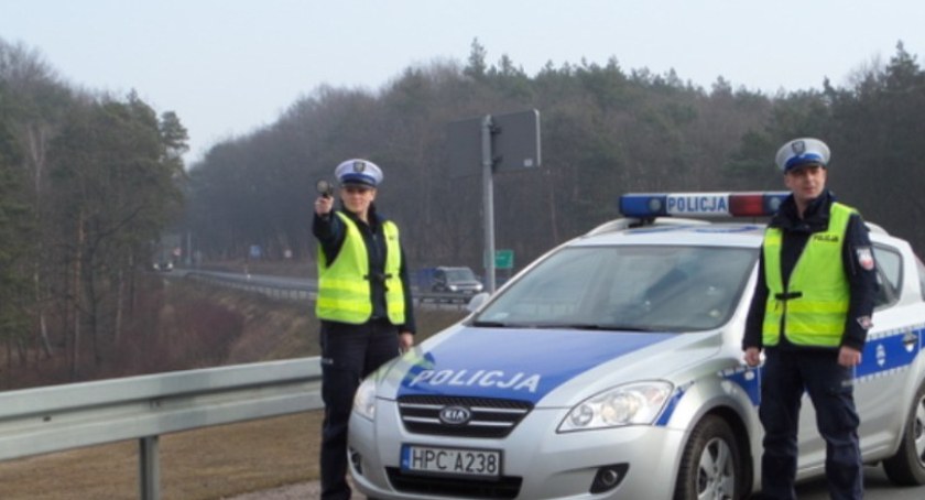 Pędzili przez obszary zabudowane w powiecie świeckim. Słono ich to kosztowało