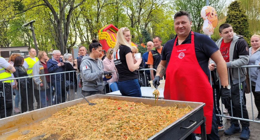 Gotowanie na wielkiej patelni z finalistą programu Master Chef. Tak rozpoczął się majowy weekend w Świeciu [ZDJĘCIA]