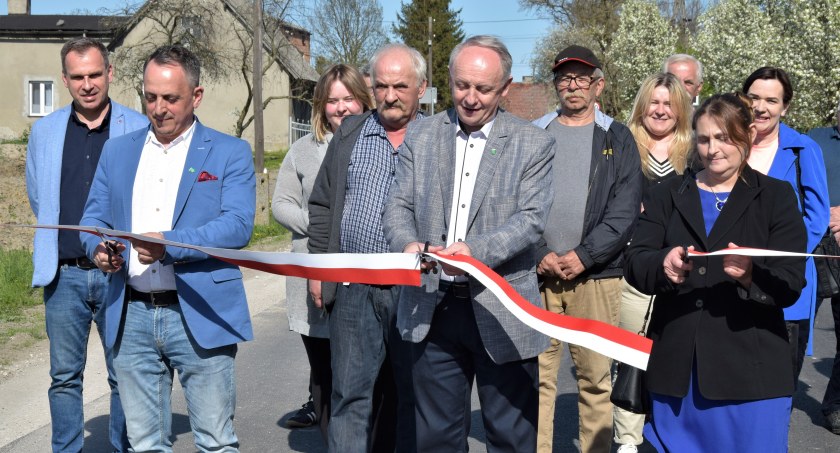 Nowa droga w Gołuszycach. Dokonano przecięcia wstęgi [ZDJĘCIA]