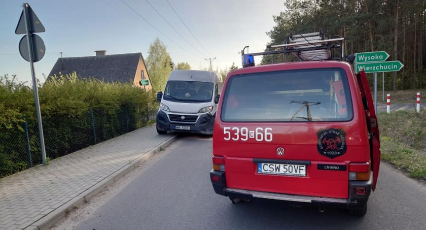Kolizja w miejscowości Mukrz. Zderzyły się dwa samochody [ZDJĘCIA]