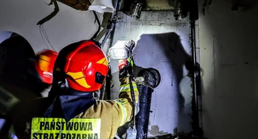 Ogień w budynku wielorodzinnym w Świeciu. Pożar wybuchł, gdy większość mieszkańców jeszcze spała 