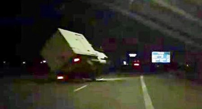 Policja szuka pokrzywdzonych w stłuczkach drogowych. Wyjaśnia, jak działali oszuści [FILM]