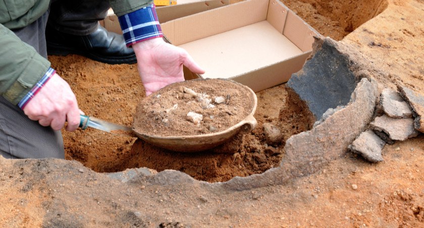 Budowali dom i... odkryli pochówek sprzed 2000 lat. Niesamowite odkrycie nad Wisłą [ZDJĘCIA]