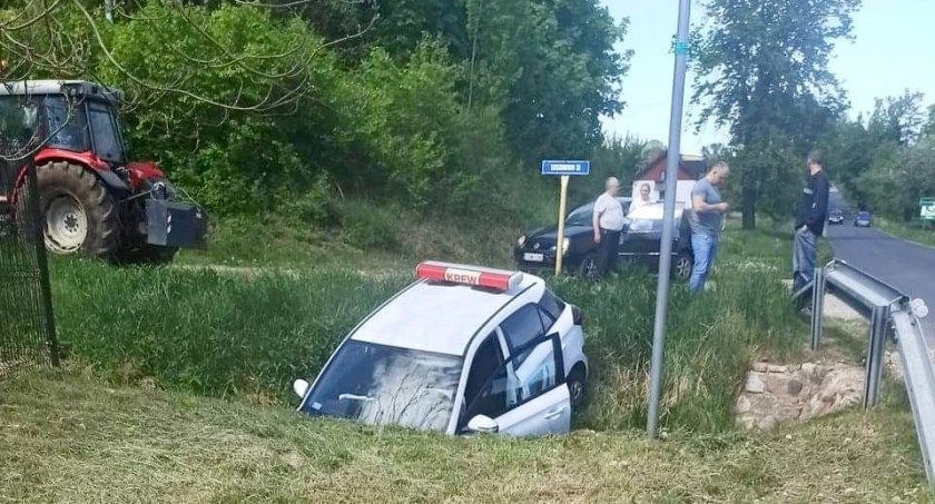 Auto przewożące krew wpadło do rowu. Zmierzało w kierunku Świecia