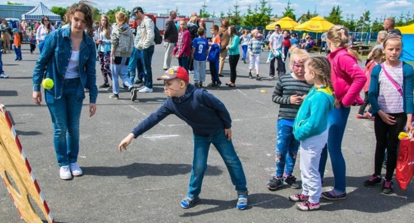Impreza nad Jeziorem Rybno. Piknik Rodzinny z okazji Dnia Matki i Dnia Dziecka