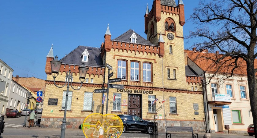 Czy jeśli nie wyrobię dowodu osobistego na czas grozi mi jakaś kara? - pyta Czytelnik