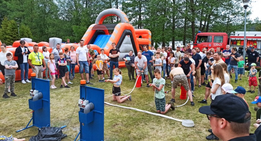 Święto dzieci na plaży w Tleniu. Sobotnia impreza nad jeziorem Mukrza [ZDJĘCIA]