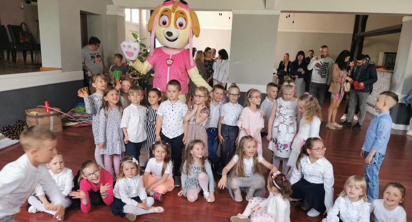 Dzień rodziny u przedszkolaków ze Świecia. Był występ i spotkanie z bajkowymi bohaterami