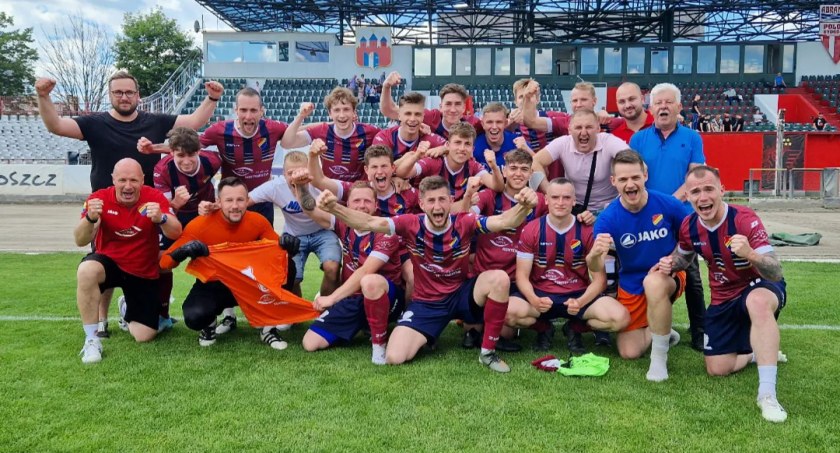 Pomorzanin Serock coraz bliżej IV ligi. W Boże Ciało może być awans