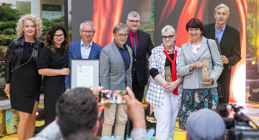 Mieszkańcy powiatu świeckiego nagrodzeni przez marszałka. Zostali docenieni za działalność społeczną, promocję regionu i ochronę środowiska [ZDJĘCIA]