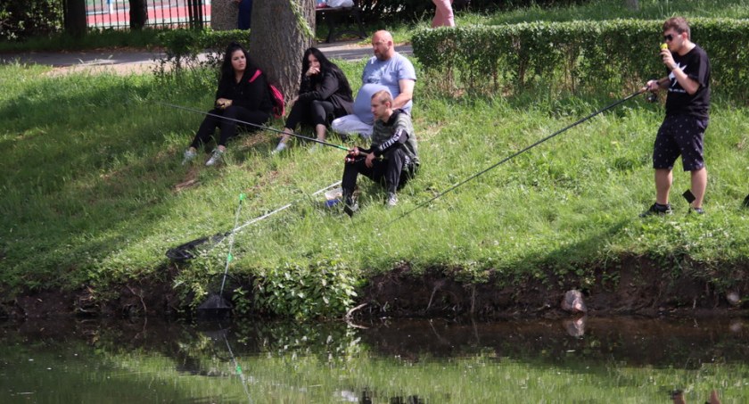 Uczniowie i nauczyciele łowili ryby na Małym Blankuszu w Świeciu [ZDJĘCIA]