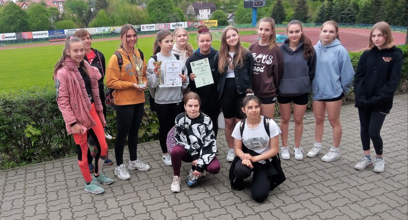 Szkoła Podstawowa nr 1 Świecie zdominowała sportową rywalizację w gminie w minionym roku szkolnym