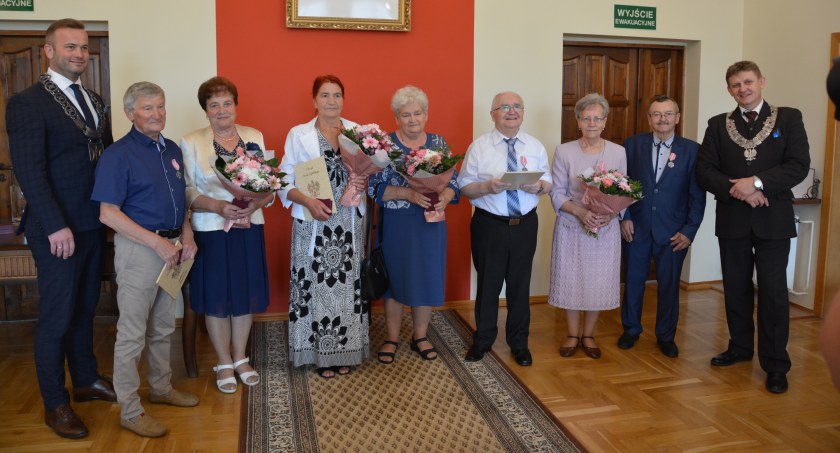 Seniorzy odznaczeni w Pałacu Ślubów. Złote gody świętowało siedem par