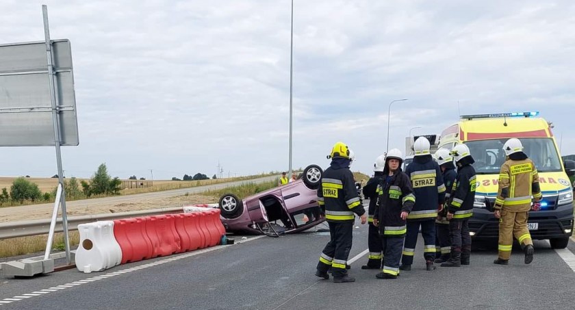 Rozbita honda jazz w Zbrachlinie. Policja wyjaśnia okoliczności