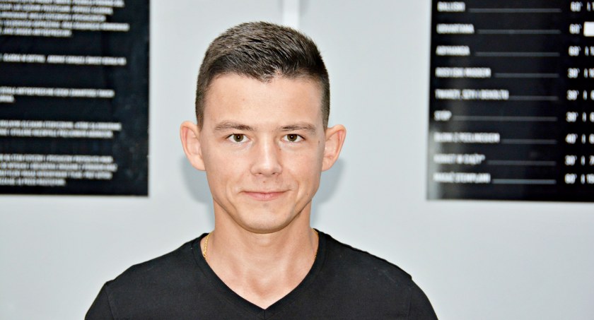 Fizjoterapeuta Aleksander Olasiewicz. Zaczynał w Świeciu się od jednej kozetki, teraz zatrudnia sześciu fizjoterapeutów i masażystkę