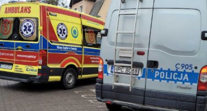 Zderzenie trzech aut w Świeciu. Jedno z nich to policyjny fiat