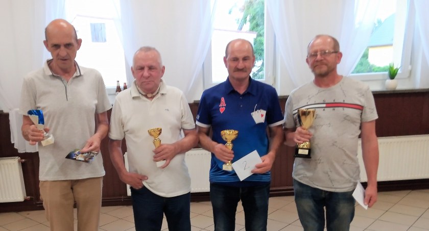 Dariusz Bąk wygrał sierpniowy turniej baśki w Świeciu. Trzeci był Edward Witek