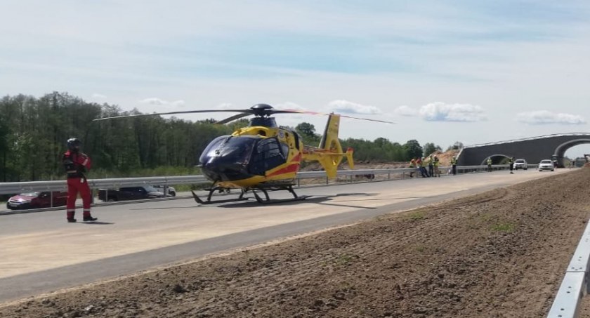 Wypadek na A1 na wysokości Nowego. Kierowcę busa transportował helikopter