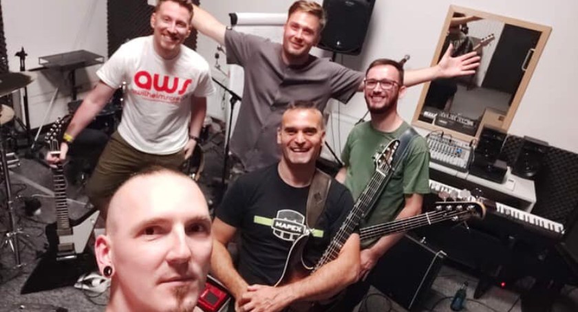 Koncert Lowtide i Limerent w piątkowy wieczór w świeckiej kręgielni. Gratka dla fanów mocnych brzmień