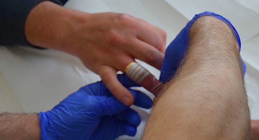 Obrączka na spuchniętym palcu? Strażacy mają na to swoje metody, które wczoraj testowali