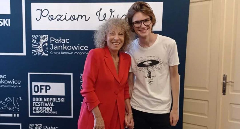 Szymon Piątkowski zachwycił na Ogólnopolskim Festiwalu Piosenki. Słowa uznania usłyszał od samego Włodzimierza Korcza