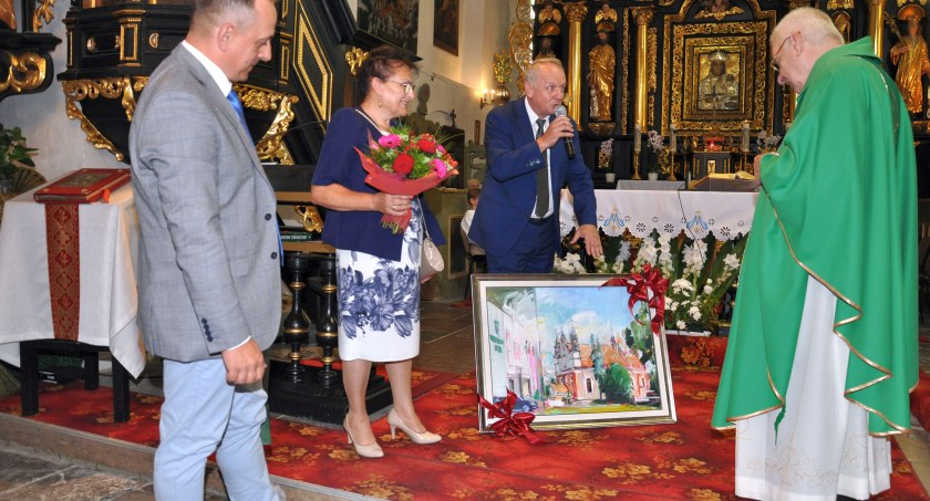 Ks. Andrzej Rengent z parafii w Topolnie przechodzi na emeryturę. Dziękowali mu parafianie oraz władze samorządowe 
