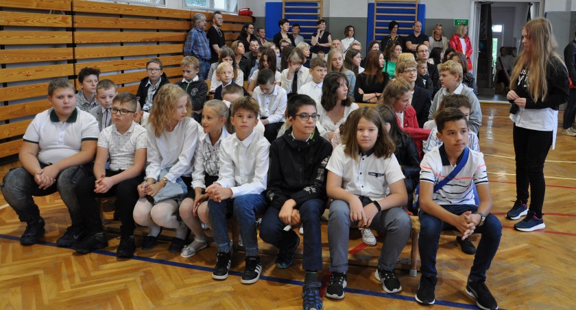 Szkoła w Niewieścinie jest liderem edukacji. Uczniowie mieli najwyższe wyniki z egzaminów w powiecie