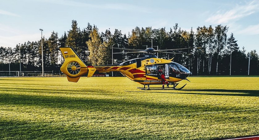 Helikopter Lotniczego Pogotowia Ratunkowego lądował w Osiu. Lądowisko zabezpieczali druhowie z OSP Osie