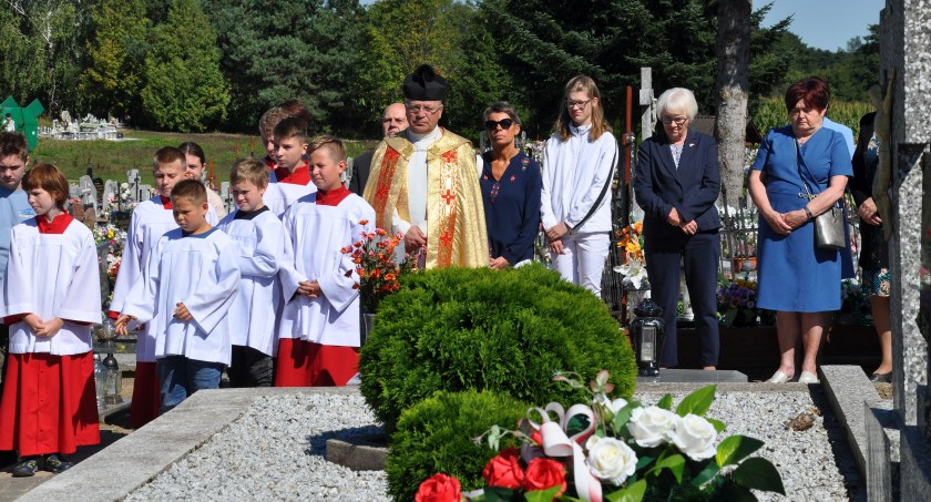 W Świekatowie pamiętają o bohaterach. Delegacje oddały hołd 220 poległym za walkę o Ojczyznę