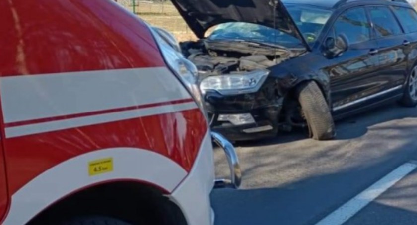 Cztery osobówki zderzyły się na drodze S5. Samochody uderzały jeden w drugiego