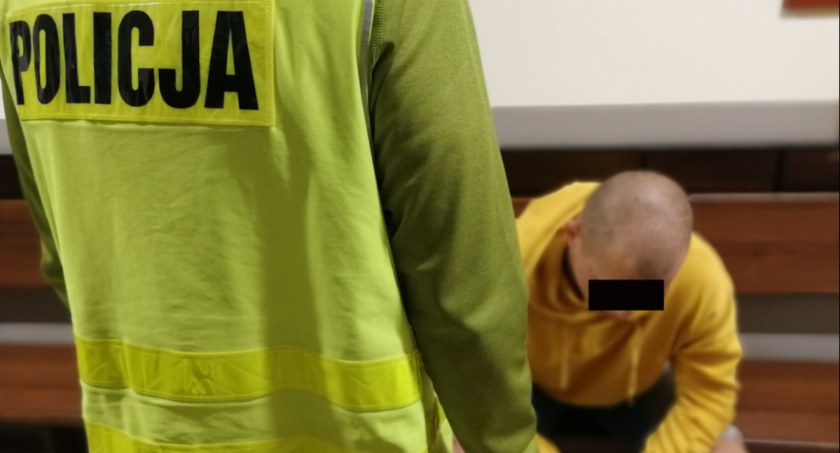 Napadł na mężczyznę i zabrał mu telefon. Teraz odpowie