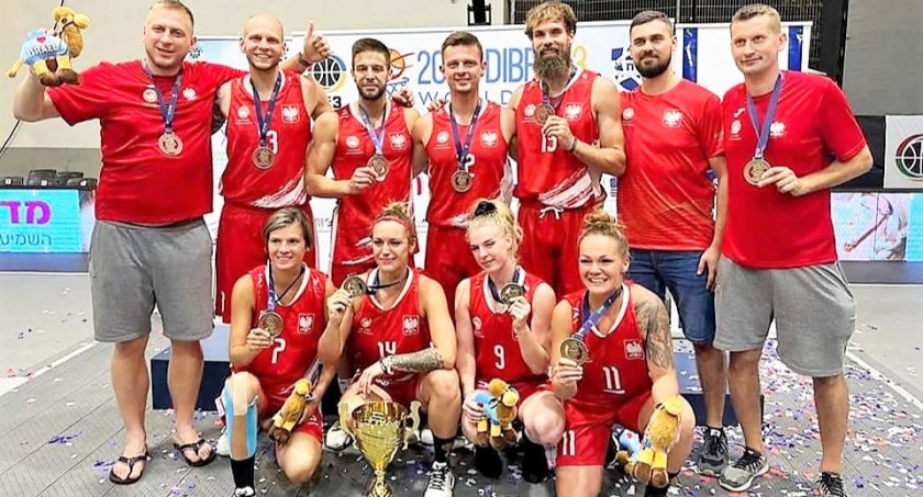 Złoto i brąz dla Polski w Mistrzostwach Światach w koszykówce 3x3. Wśród medalistów Przemysław Dolny 