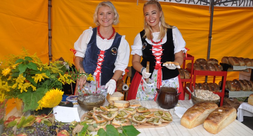 XIII Janiogórski Festiwal Chleba za nami. Impreza zgromadziła wielu amatorów świeżego chleba [DUŻO ZDJĘĆ]