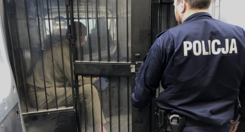 Młodzi świecianie unikali kary więzienia. Kobietę policja zatrzymała w trakcie spaceru