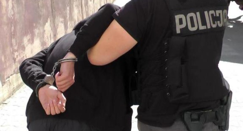 Kopał mężczyznę po całym ciele, a następnie go okradł. 30-latek został zatrzymany przez policję