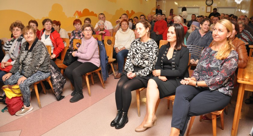 Muzyczna jesień w DPS-ie. Wystąpili wokaliści z Regionalnej Akademii Piosenki [ZDJĘCIA]