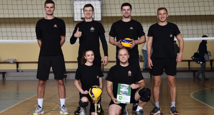 Siatkarska drużyna z KP PSP Świeciu odniosła wielki sukces. Okazali się bezkonkurencyjni