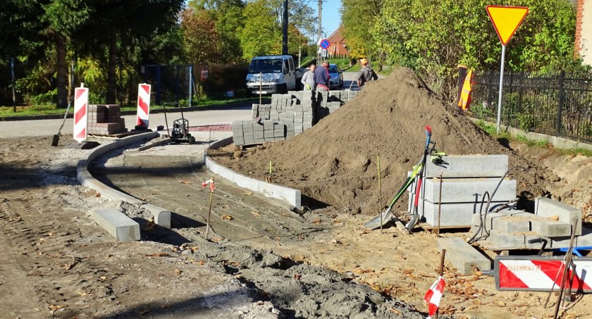 Droga w Przysiersku remontowana. Gmina ma już plany na przyszłość [ZDJĘCIA]