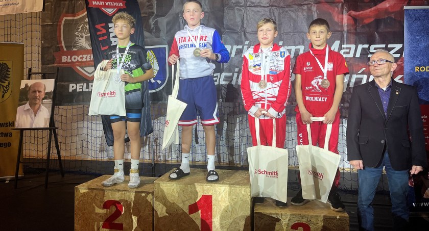 Hubert Dalak i dziewczyny z Suplesu Lniano na podium w Pelplinie