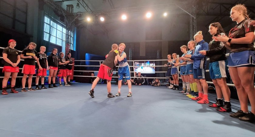 Karolina Ampulska srebrną medalistką Młodzieżowych Mistrzostw Polski w boksie kobiet w Mielcu