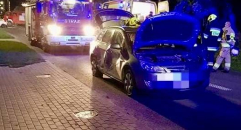 Cztery osobówki zderzyły się na głównej ulicy w Świeciu. Auta wpadały jedno na drugie