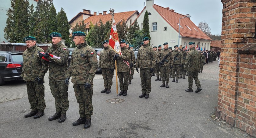 Narodowe Święto Niepodległości w Nowem. Obchody rozpoczęła uroczysta msza [ZDJĘCIA]