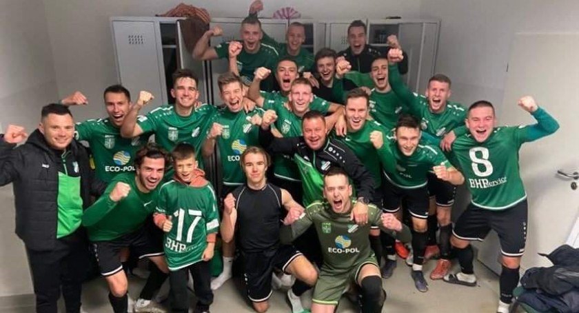 Start Pruszcz odczarował swój stadion. Porażka Pomorzanina Serock