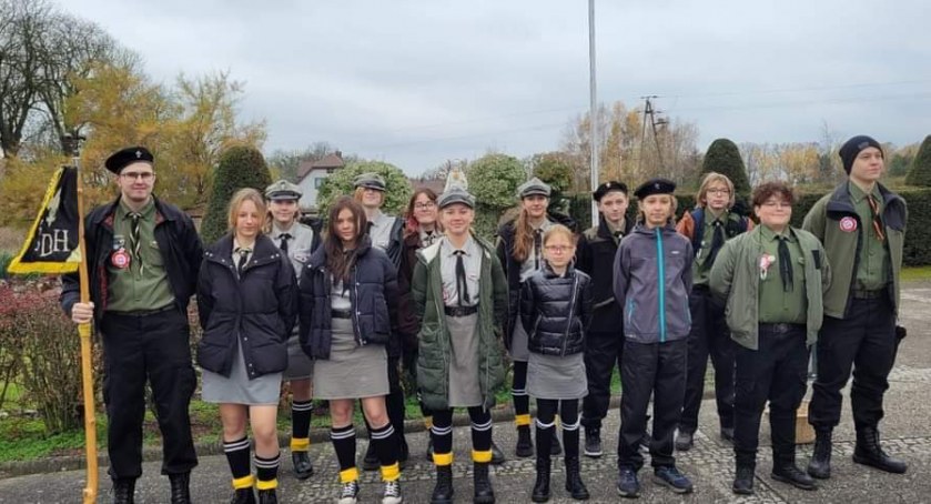 Patriotycznie w Laskowicach. Po mszy zespół Harlej zagrał w rockowym klimacie