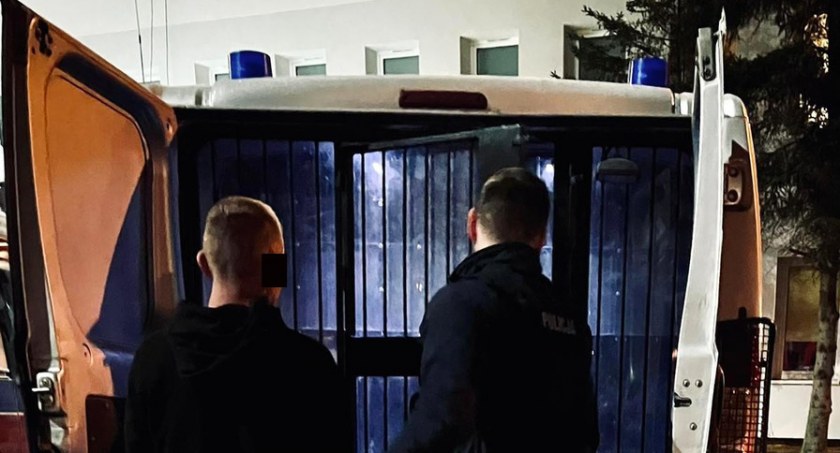 Kontrola audi skończyła się aresztem jednego z pasażerów. Czym zawinił?