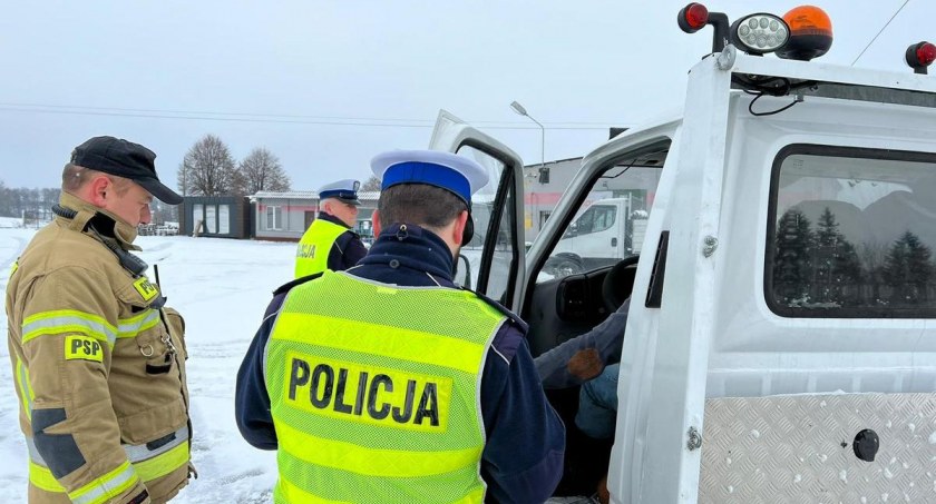 Policjanci i strażacy przestrzegali przed wypadkami ruchu drogowego [FILM i ZDJĘCIA]