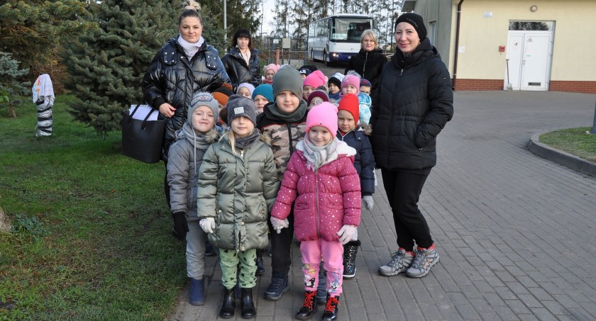 Dzieci z gminy Pruszcz pomagają przetrwać zimę zwierzętom ze schroniska. Każdy może włączyć się do zbiórki [ZDJĘCIA]