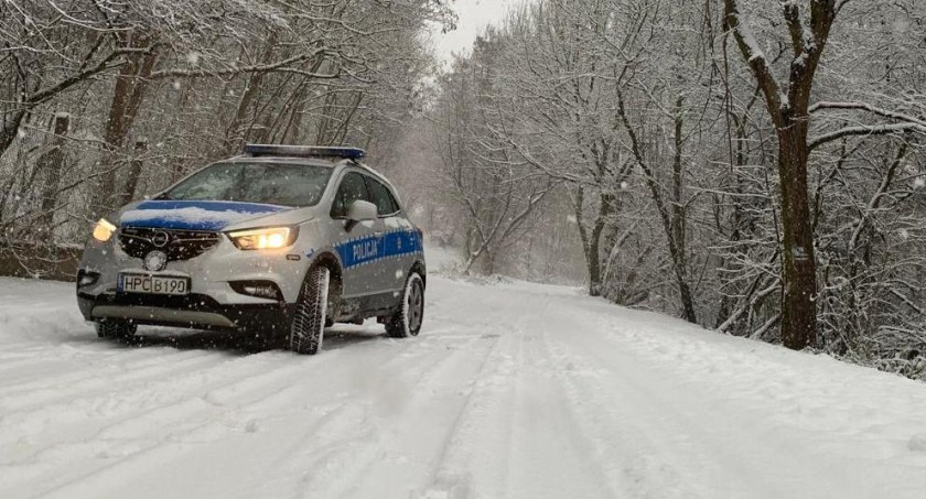 Zima na drogach. Policja przypomina o zasadach bezpieczeństwa