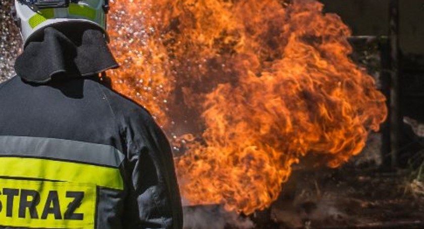 Pożar sklepu odzieżowego w Pruszczu. W akcji ratunkowej brało udział 7 zastępów straży pożarnej