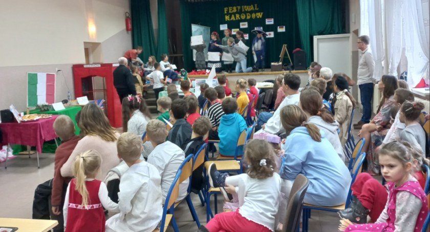 Festiwal Narodów w Szkole Podstawowej w Lipinkach. Genialna lekcja geografii i kultury